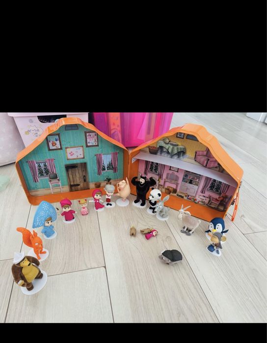 Casa metal masha si ursul,  cu 14 carti si figurine