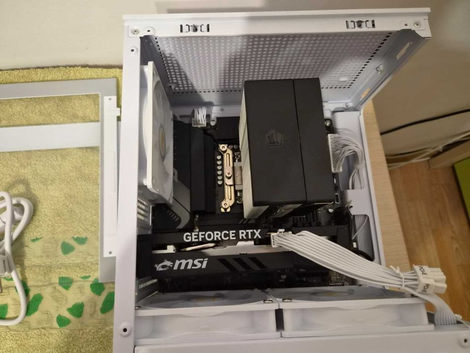 Vând PC nou DDR5  pentru gaming făcut pe piese(custom). Intel 14100F si RTX 5050 cu WIFI 6E.