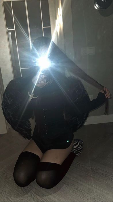 крылья черные с перьями