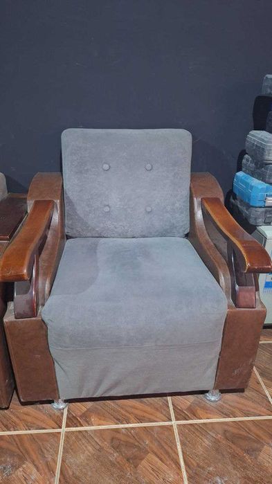 Диван и кресло в хорошем состояние