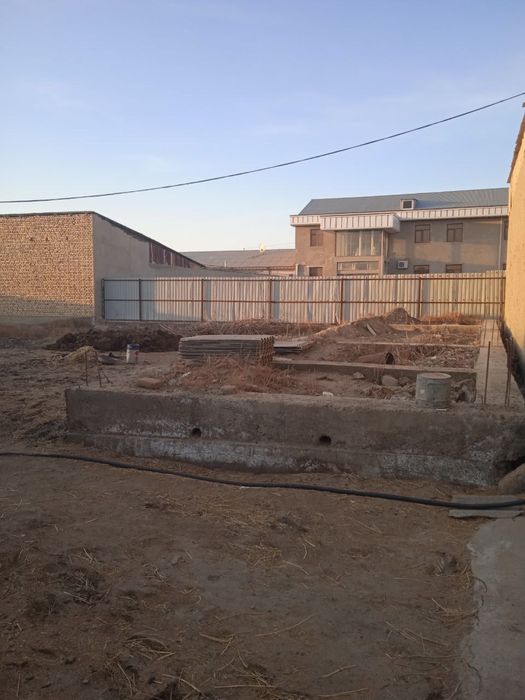 продается недостроенный участок