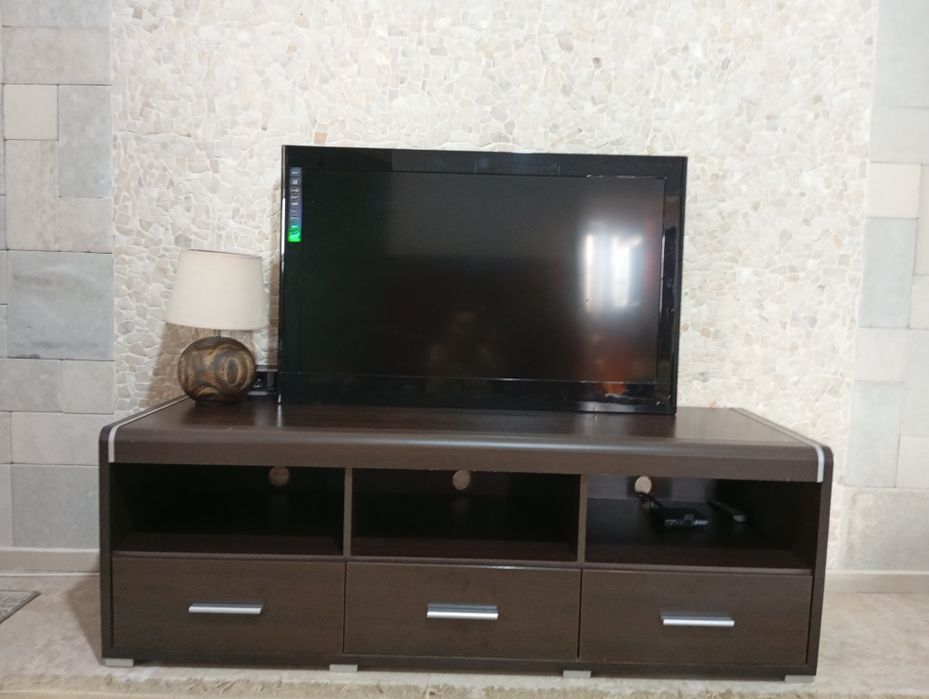 Тумба под телевизор, массив дерева, б/у