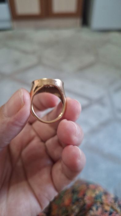 Продам золотое перстень женски