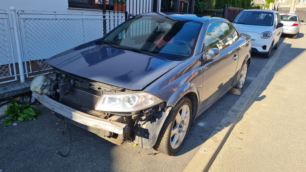 Vând Renault Megan 2 CC avariat față