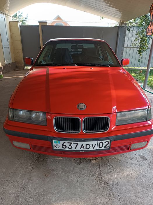 Продам машину BMW 320i