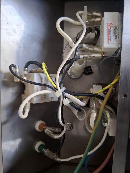 Fripteoza profesionala Metro model GDF3 rezistenta defecta008 3250 Wat