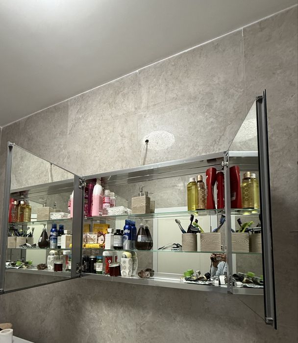 Зеркало в ванную полностью из стекла