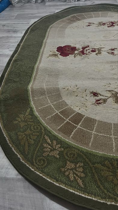 Овальный коврик.