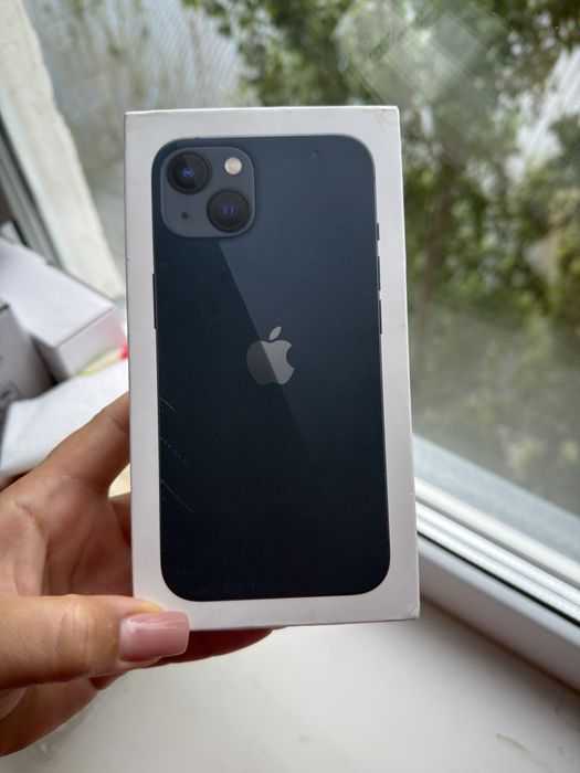 Продам Iphone 13.