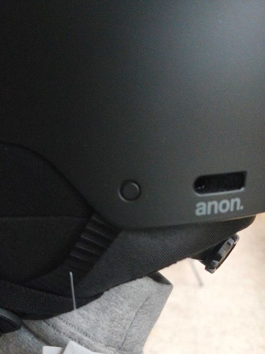 Каска за ски/сноуборд нова ANON!