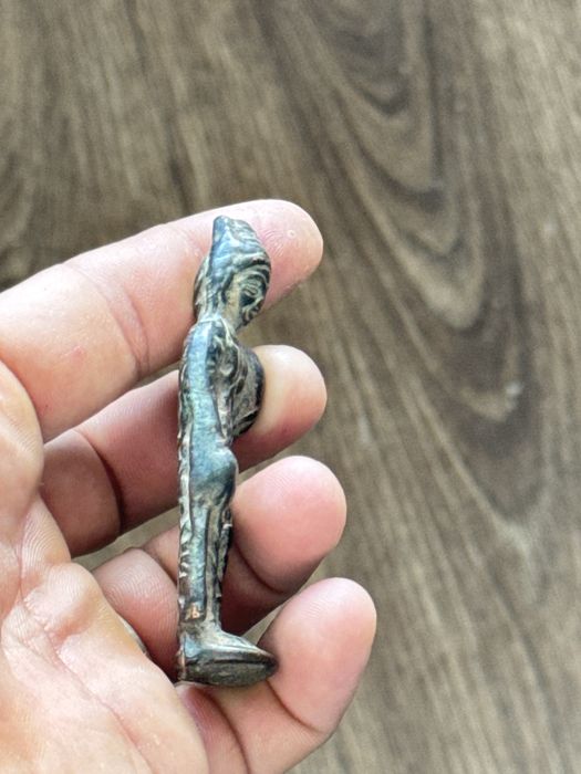 Statuetka sotiladi budda