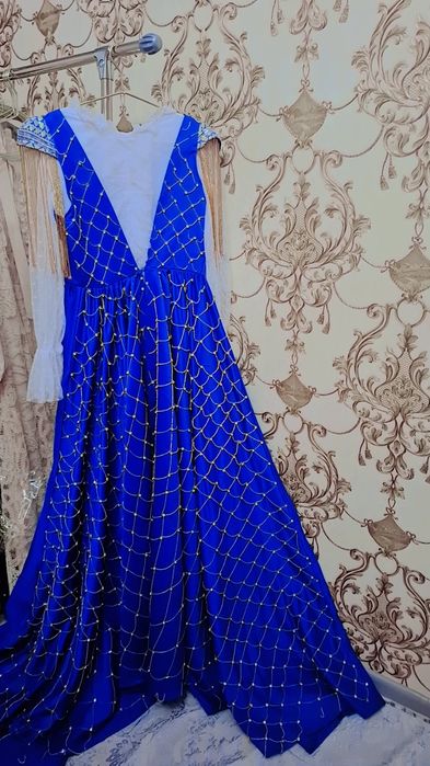 Atlasnoy dvoyka kelin salomga kiysa zoʻr turadi