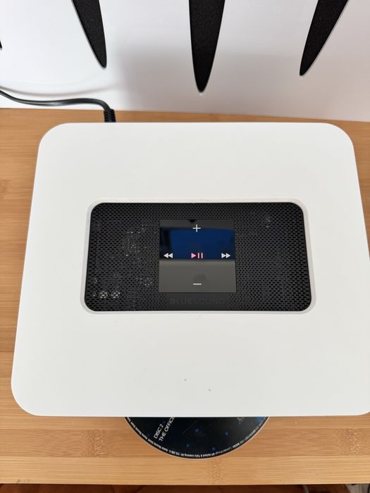 Bluesound Vault 2- Ripper Cd & Stocare 2Tb Hdd- Streamer Hi-Res-