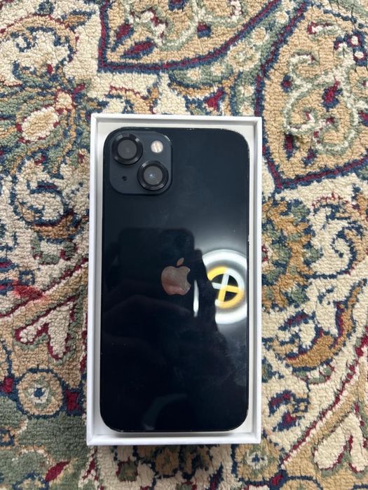 Продам IPhone 13