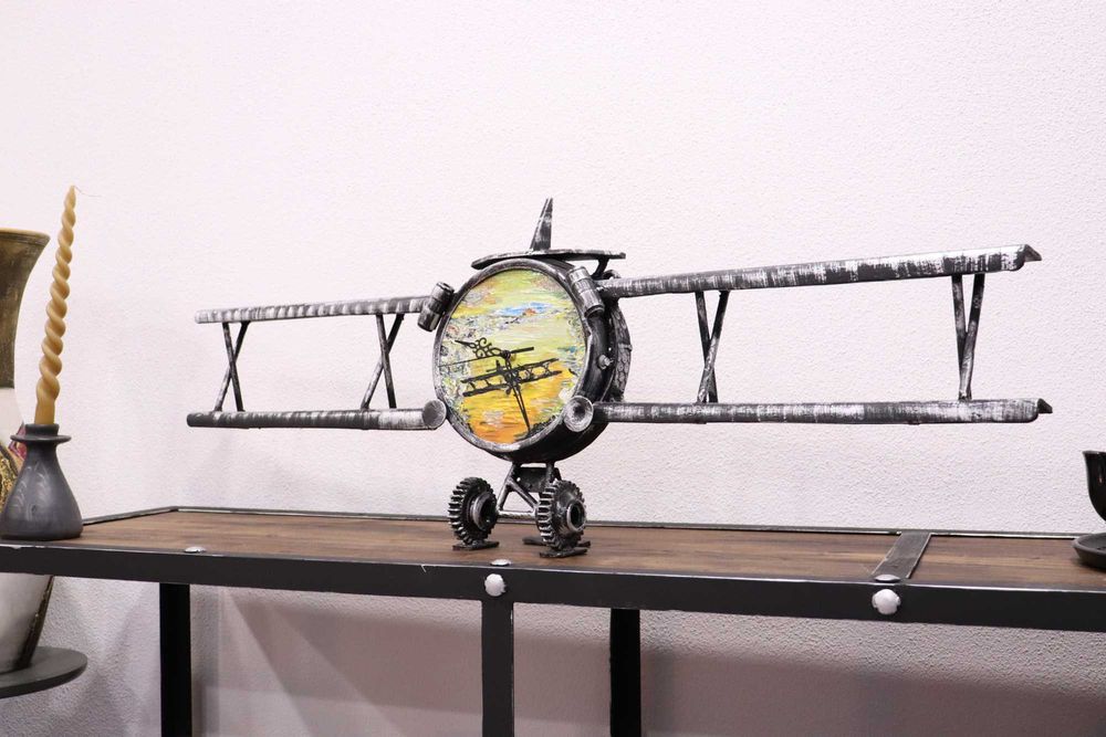Ceas avion-sculptura fin fier si piese auto moto reciclate