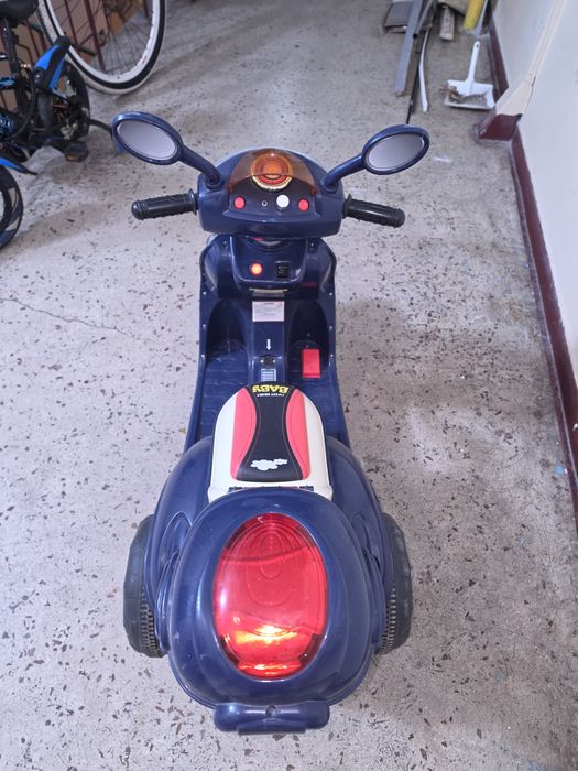 Scooter / Tricicletă electrică copii (baterie nouă + încărcător)