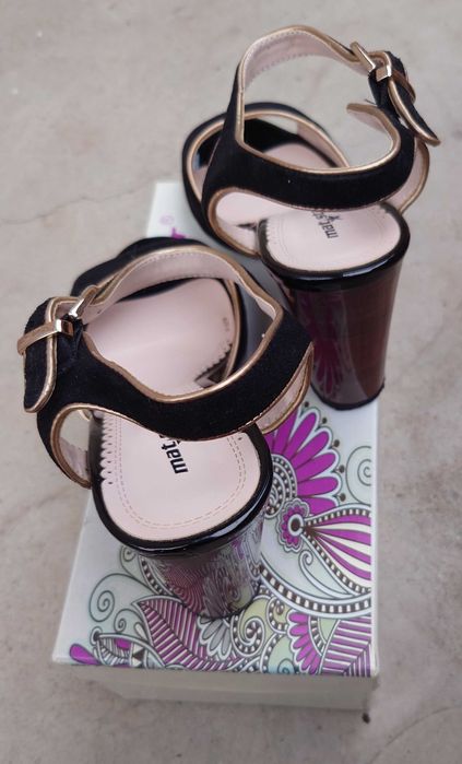 Велурени елегантни сандали