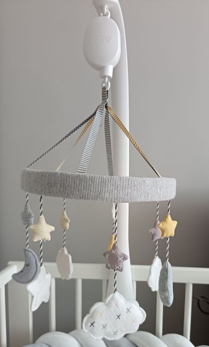 Музикална въртележка за легло