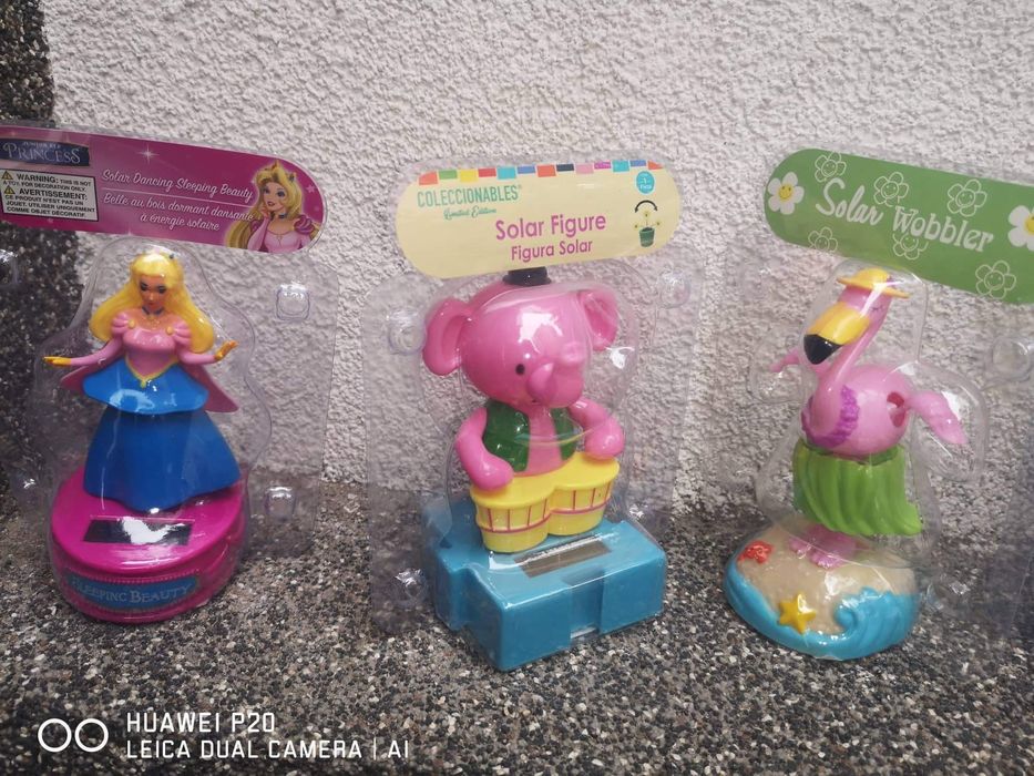 Дървена къща касичка и соларни кукли