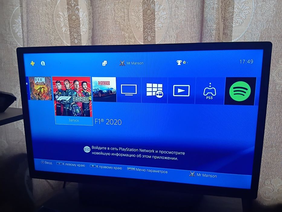 PS4 o'yinllar yozilgan djoystik bor .