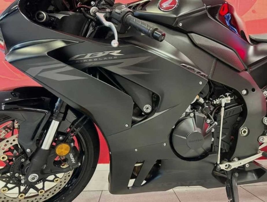 2022 HONDA CBR1000RR-R FIREBLADE -  295 miles  като нов
