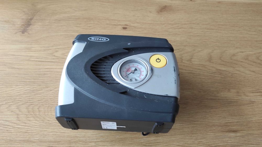 Компресор за напомпване на автомобилни гуми