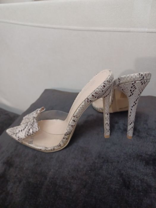 Vand saboti eleganti