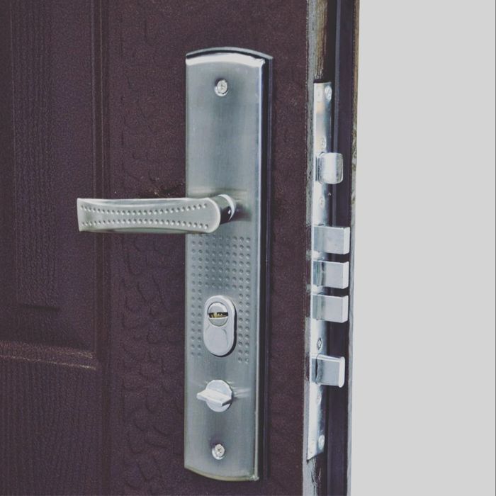 Eshik ochish xizmat Qulf Urnatamiz Eshiklarga эшик очиш хизмати