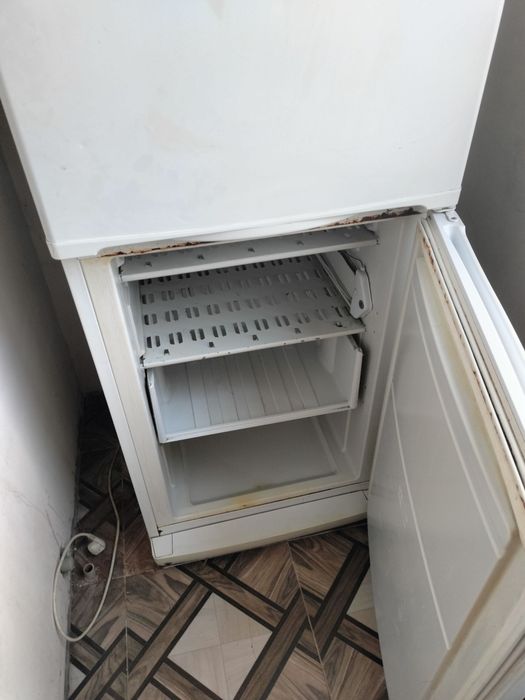 Срочно продам 2х камерный холодильник
