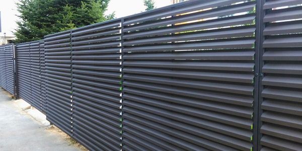 Gard Aluminiu - lin și drept , paznic mut , dar foarte-accept .