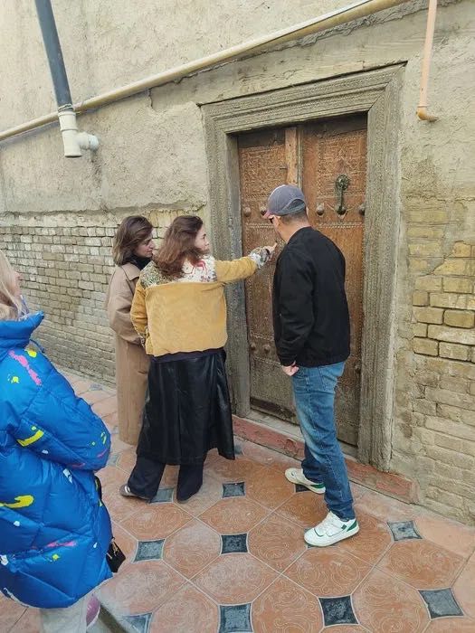 Тур в Самарканд, в горы Тянь-Шаня, по Узбекистану. Минивэн, электрокар