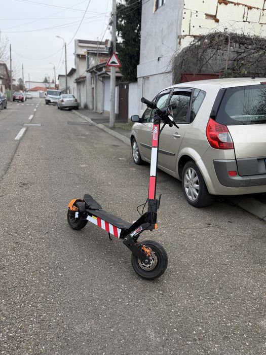 Vand sau schimb trotineta electrica kukirin G4 personalizat