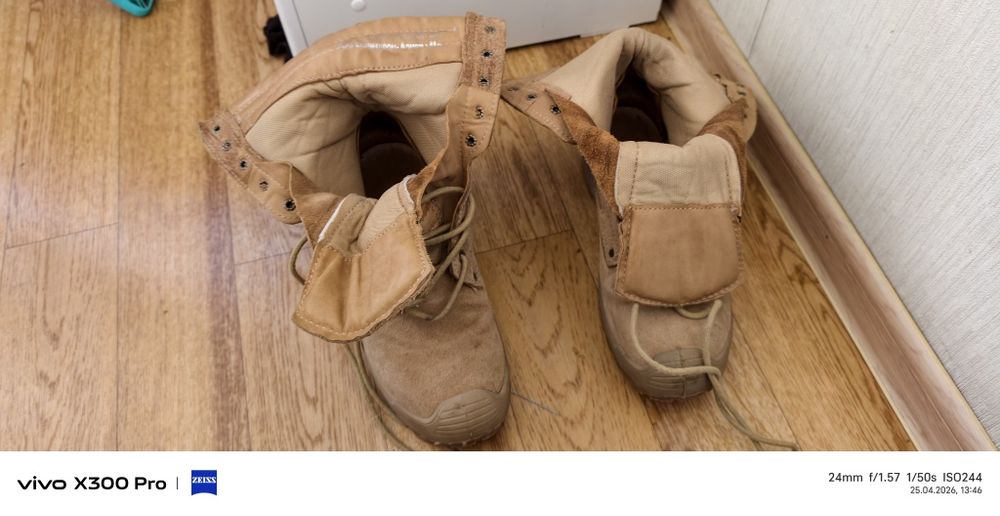 Ботинки с высоким берцем.