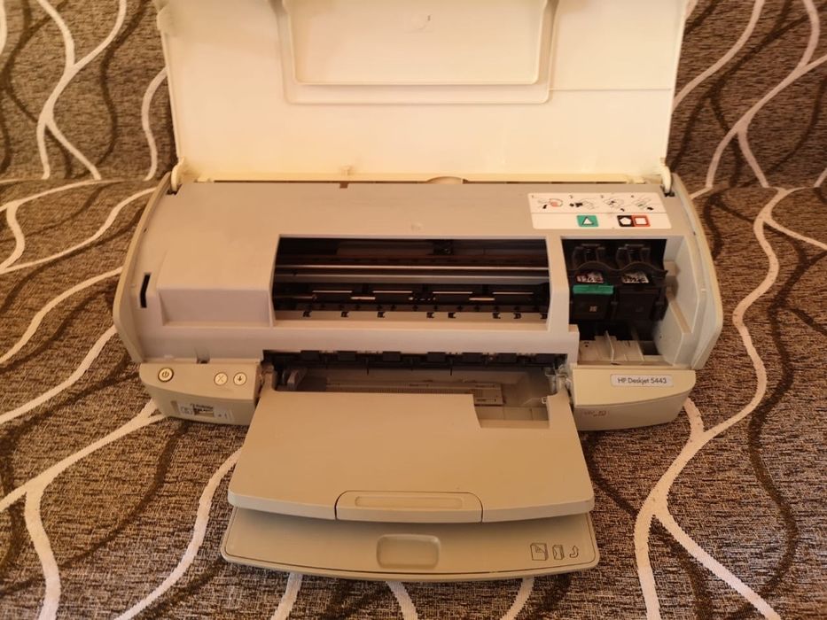 Продам цветной принтер HP Deskjet 5443.