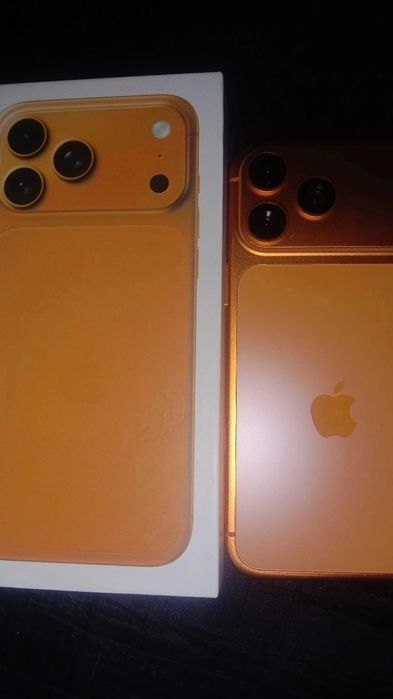 Продам айфон 17 про Макс память 256 есть чехол и зарядка новая коробка