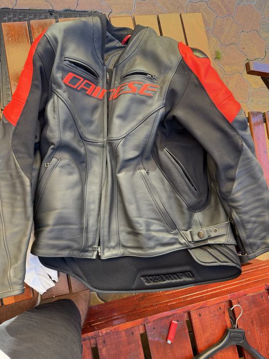 Geacă moto piele Dainese Racing 5 - Negru/Roșu Fluo, Mărimea 60 + Protecție Spate Nivel 2