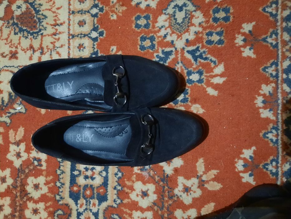 Продам женские туфли размер38