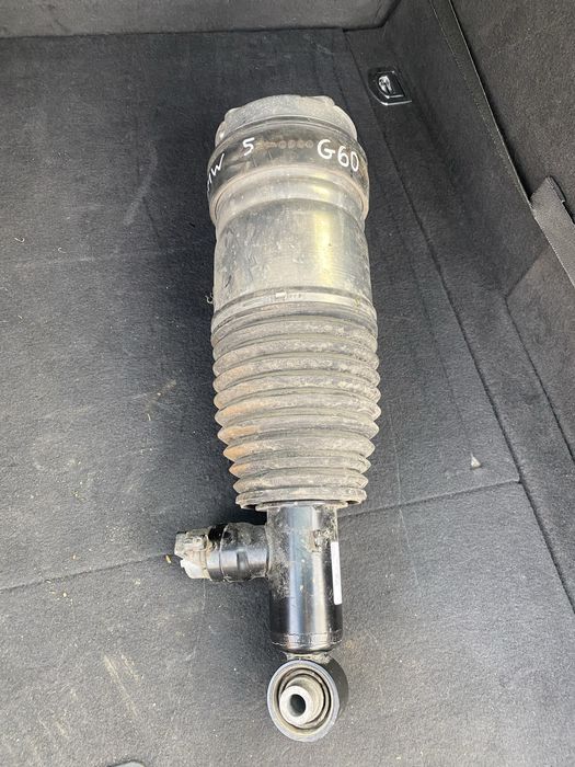 Въздушен макферсон BMW G60