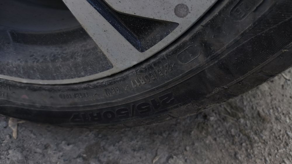 Летнюю шину 215/50 R17