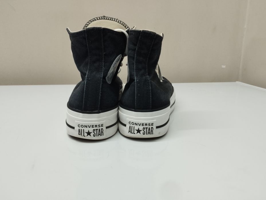 Продам конверсы 20000тг