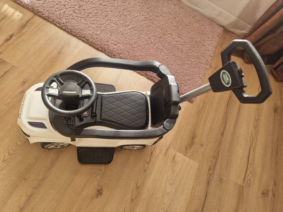 Кола за возене Ride-On LAND ROVER DEFENDER бяла OC6820-CP W