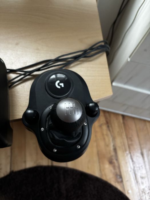 Продавам волан logitech g29 + игра