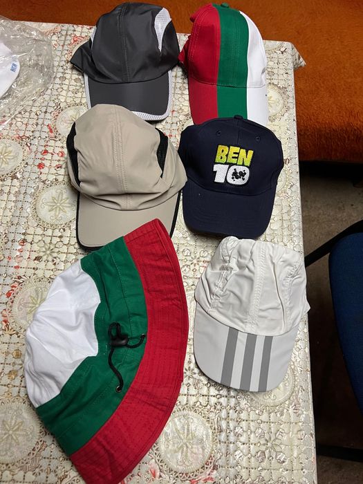 Шапки с козирка за лято и пролет