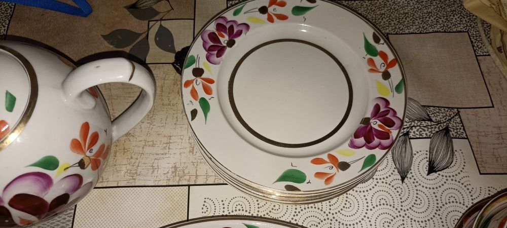 Продаётся советский комплект посуды