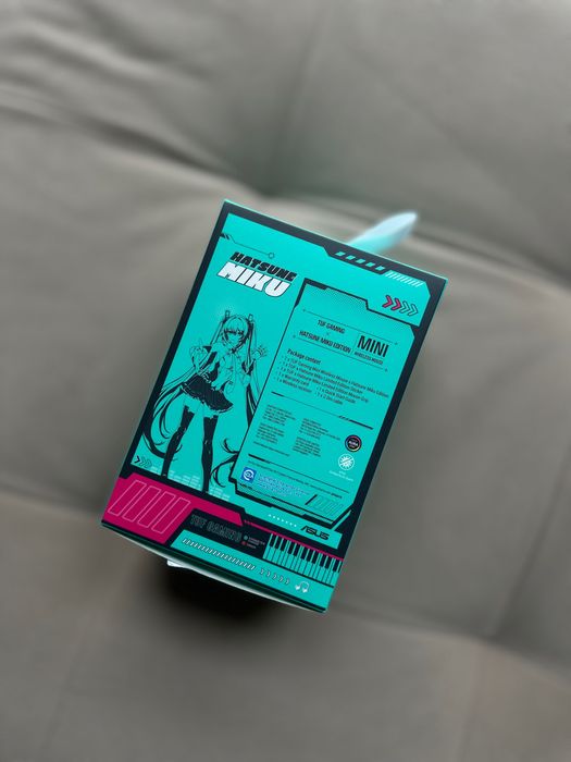 ASUS Hatsune Miku Bundle (мишка + пад)