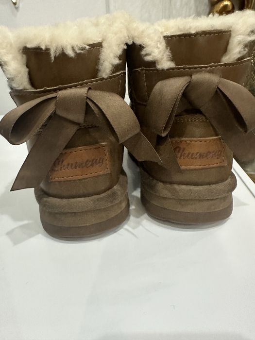 Продам уги , с вышитым ресунком, теплые