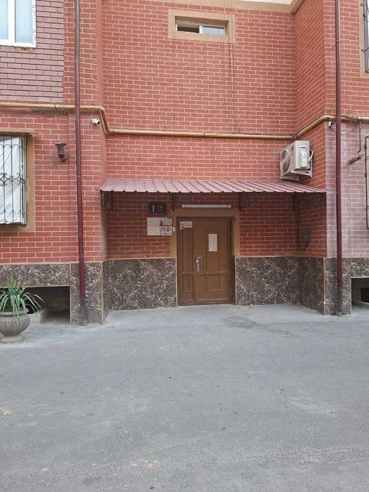 Квартира сотилади Иззат кучасида 43.98 кв каробка холатида