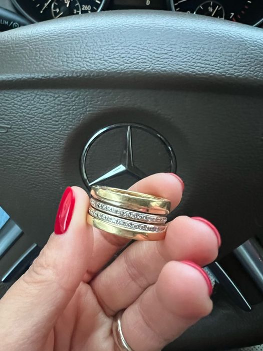 Продам золотое кольцо BVLGARI