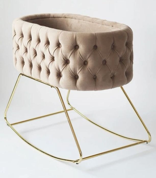 Pentru bebelusi în 0 și 4 ani paturi tip balansoar sau fixe