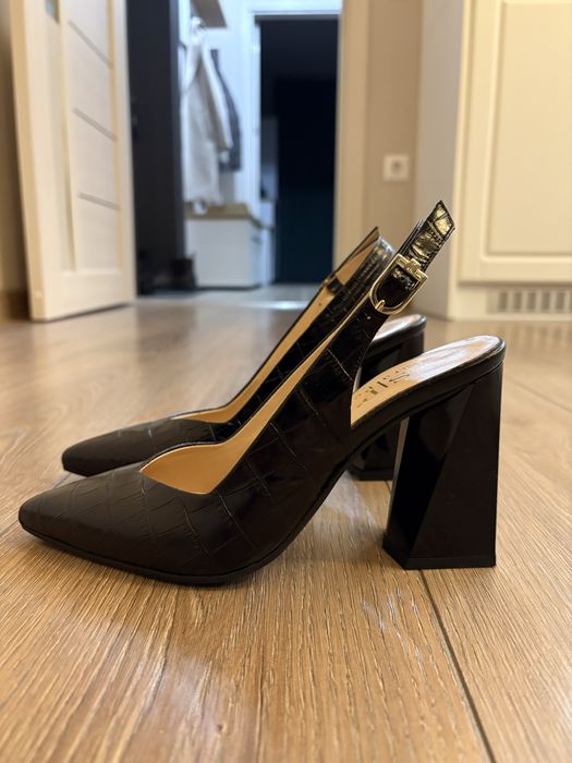 Елегантни дамски обувки Sara Pen